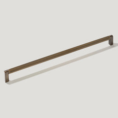 Plank Hardware Cabinetry BECKER Heavyweight 470mm D Bar Handle - Antique Brass