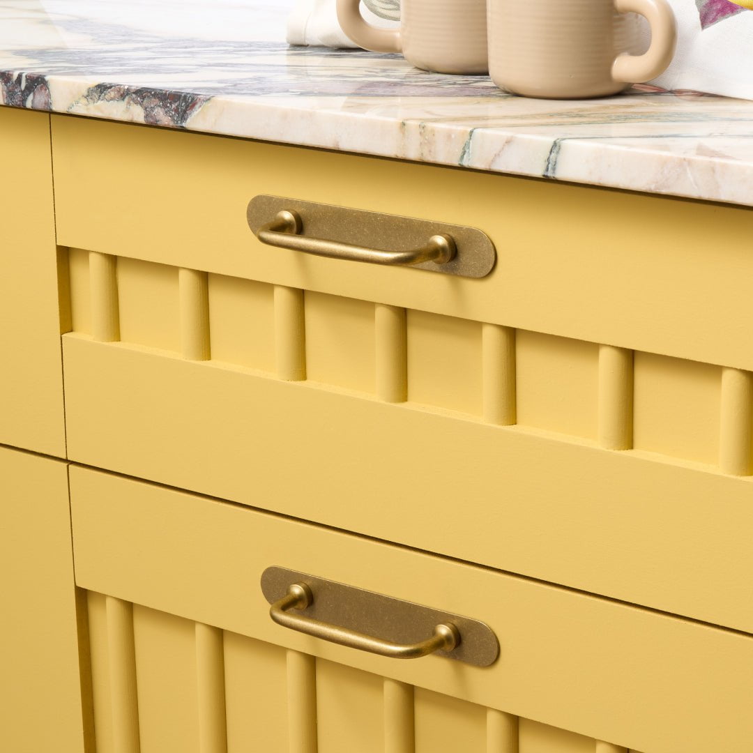 Plank Hardware Cabinetry GRAYSON Traditional D-Bar Handle - Aged Brass