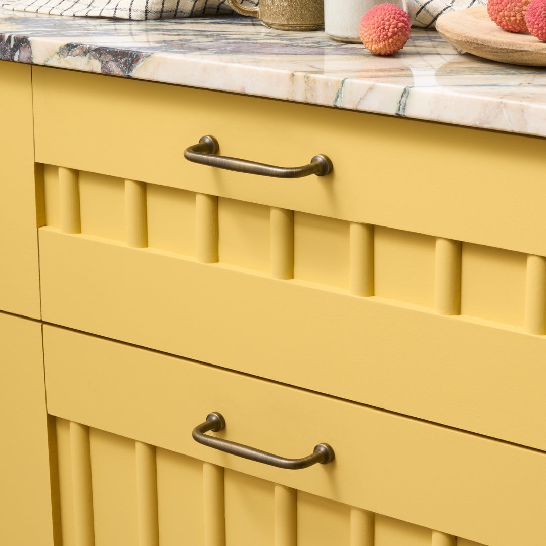 Plank Hardware Cabinetry GRAYSON Traditional D-Bar Handle - Antique Brass