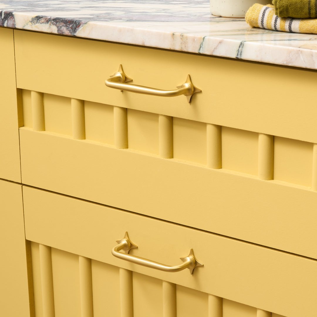 Plank Hardware Cabinetry GRAYSON Traditional D-Bar Handle  - Brass