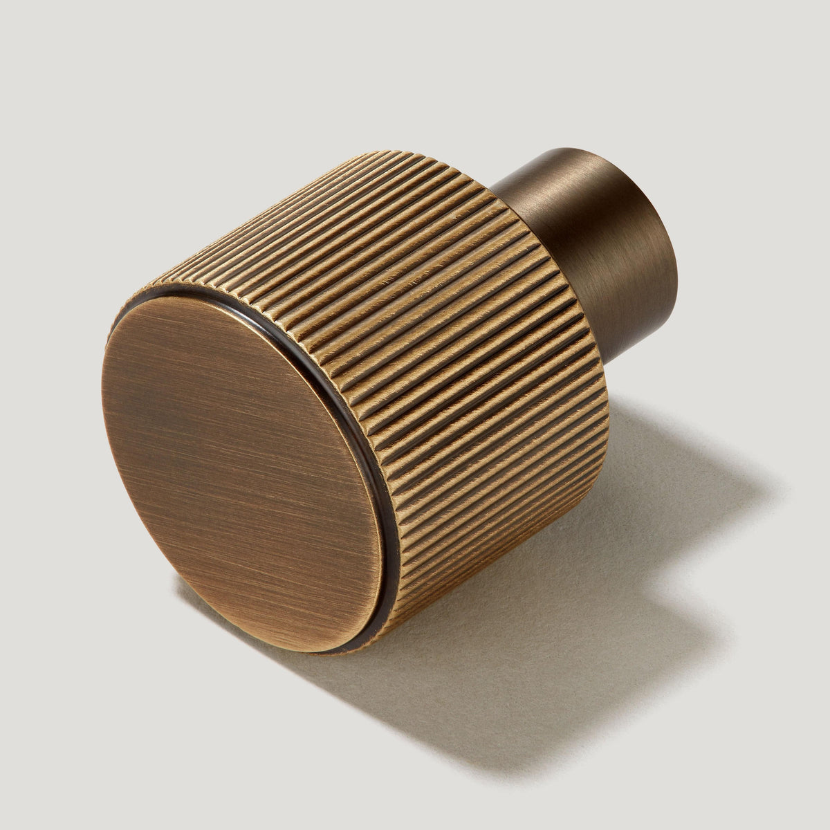 Harmonise Knurled Radio Knob on Backplate - 40x40mm - Antique brass