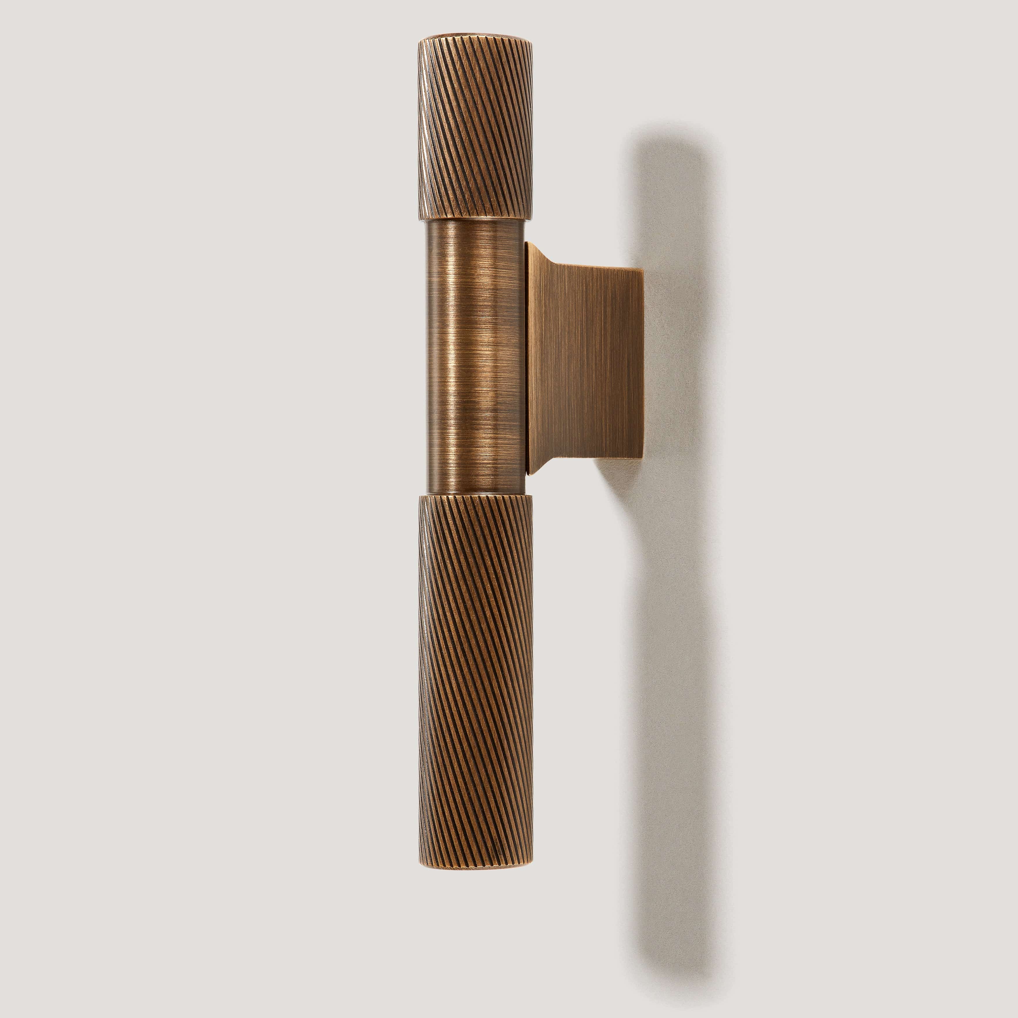 Plank Hardware Handles & Knobs SCOTT Swirled Handle - Antique Brass