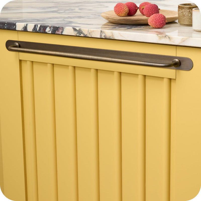 How to Use Oversized Appliance Pulls (And Where They Actually Work Best) - Plank Hardware