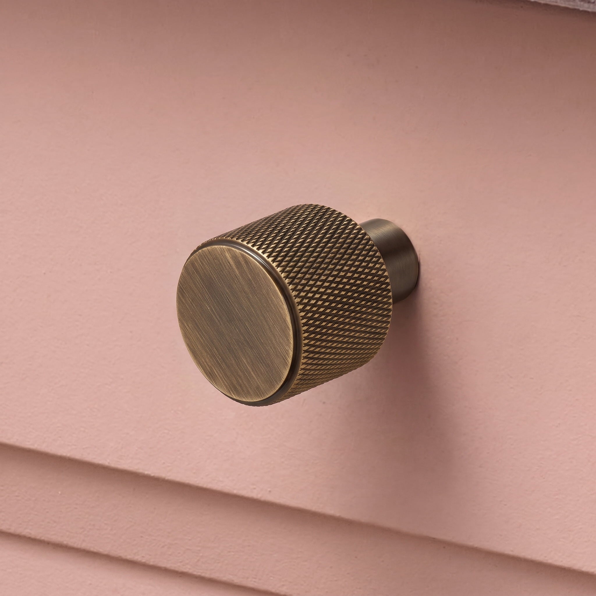 REVILL Knurled Knob - Antique Brass