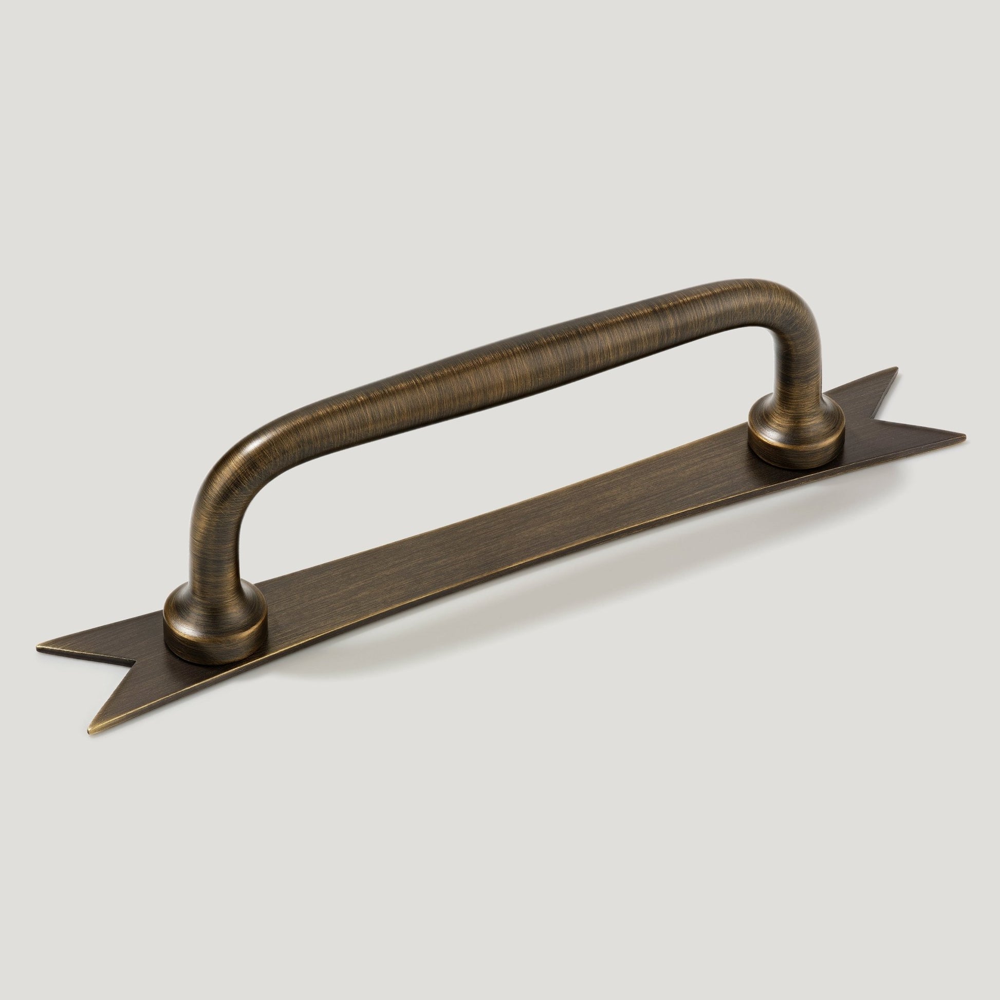 ELIZA Handle with Ribbon Backplate - Antique Brass - Plank Hardware