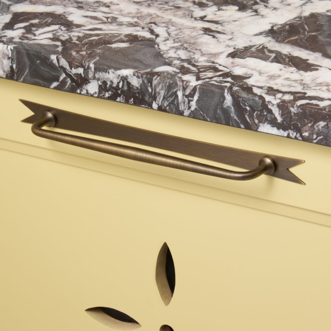 ELIZA Handle with Ribbon Backplate - Antique Brass - Plank Hardware