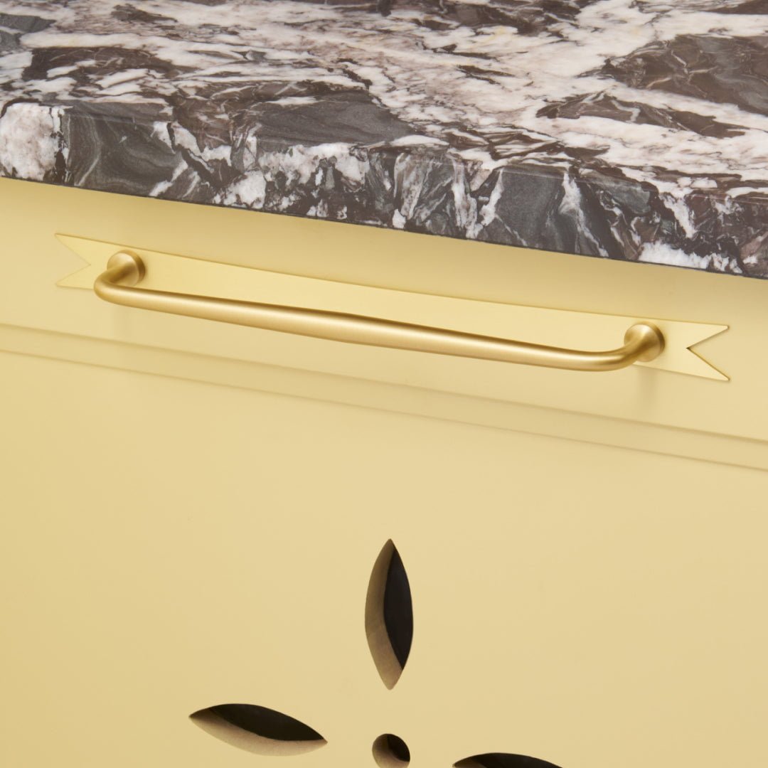 ELIZA Handle with Ribbon Backplate - Brass - Plank Hardware