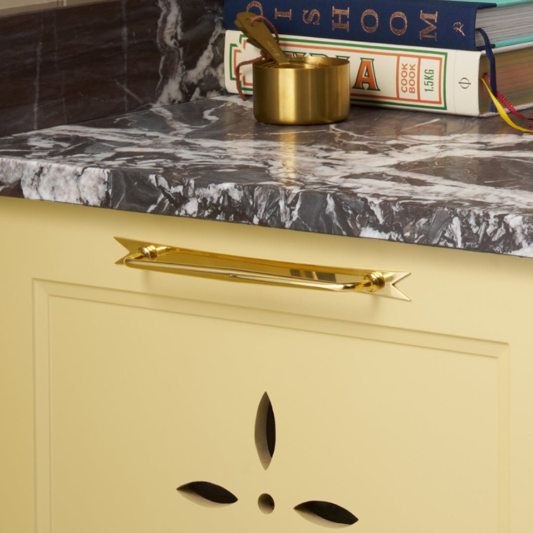 ELIZA Handle with Ribbon Backplate - Unlacquered Brass - Plank Hardware