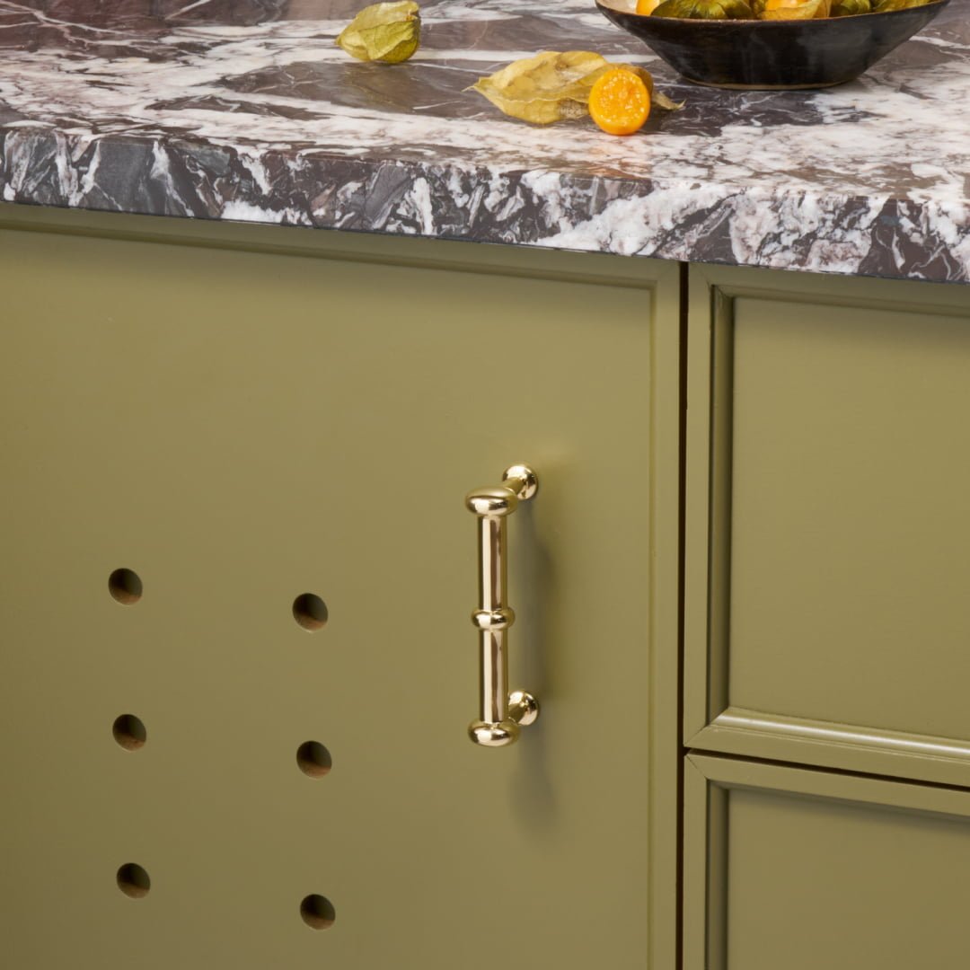 PEYTON Traditional D Bar Handle - Unlacquered Brass - Plank Hardware