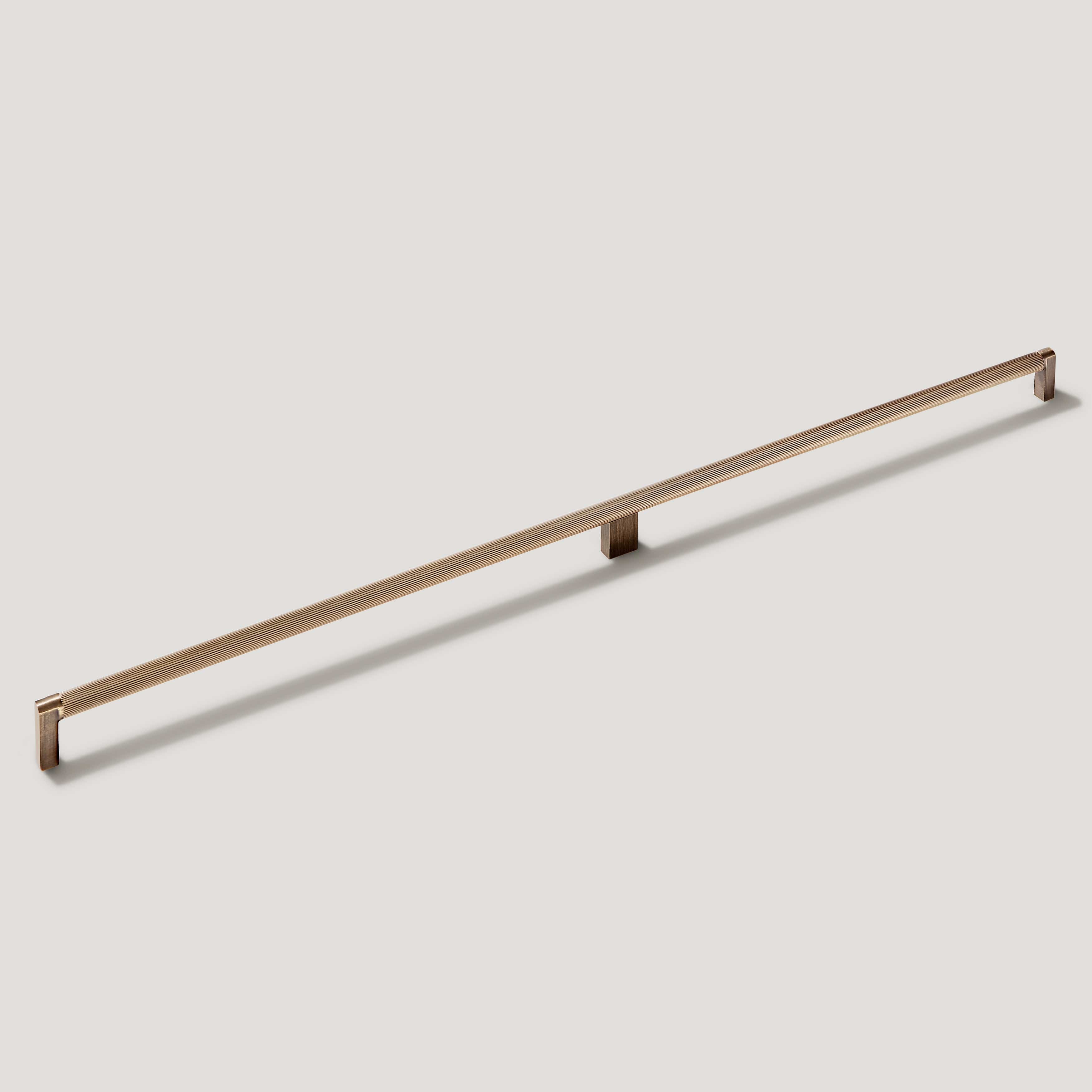 Plank Hardware Cabinetry 682mm (672mm CC) / Handle Only BECKER Grooved D-Bar Handle - Antique Brass