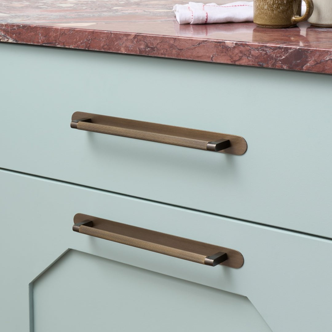 Plank Hardware Cabinetry BECKER Grooved D-Bar Handle - Antique Brass