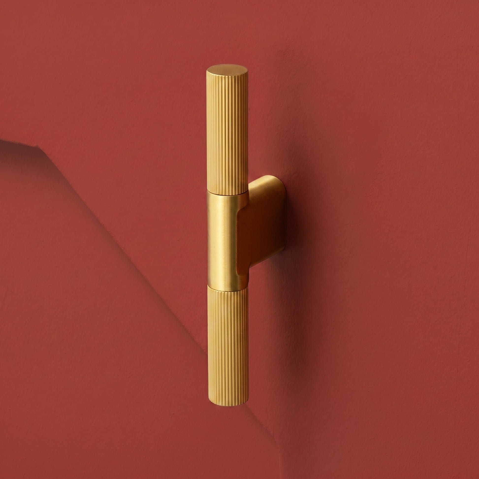 Plank Hardware Cabinetry BECKER Grooved Single T Handle - Brass