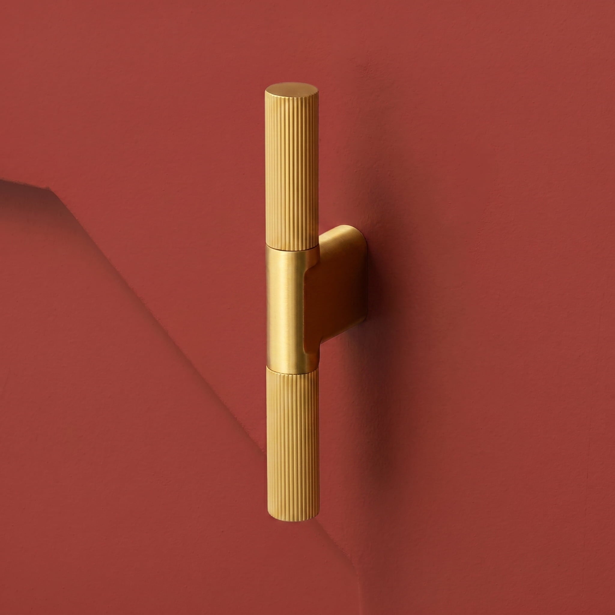 Plank Hardware Cabinetry BECKER Grooved Single T Handle - Brass