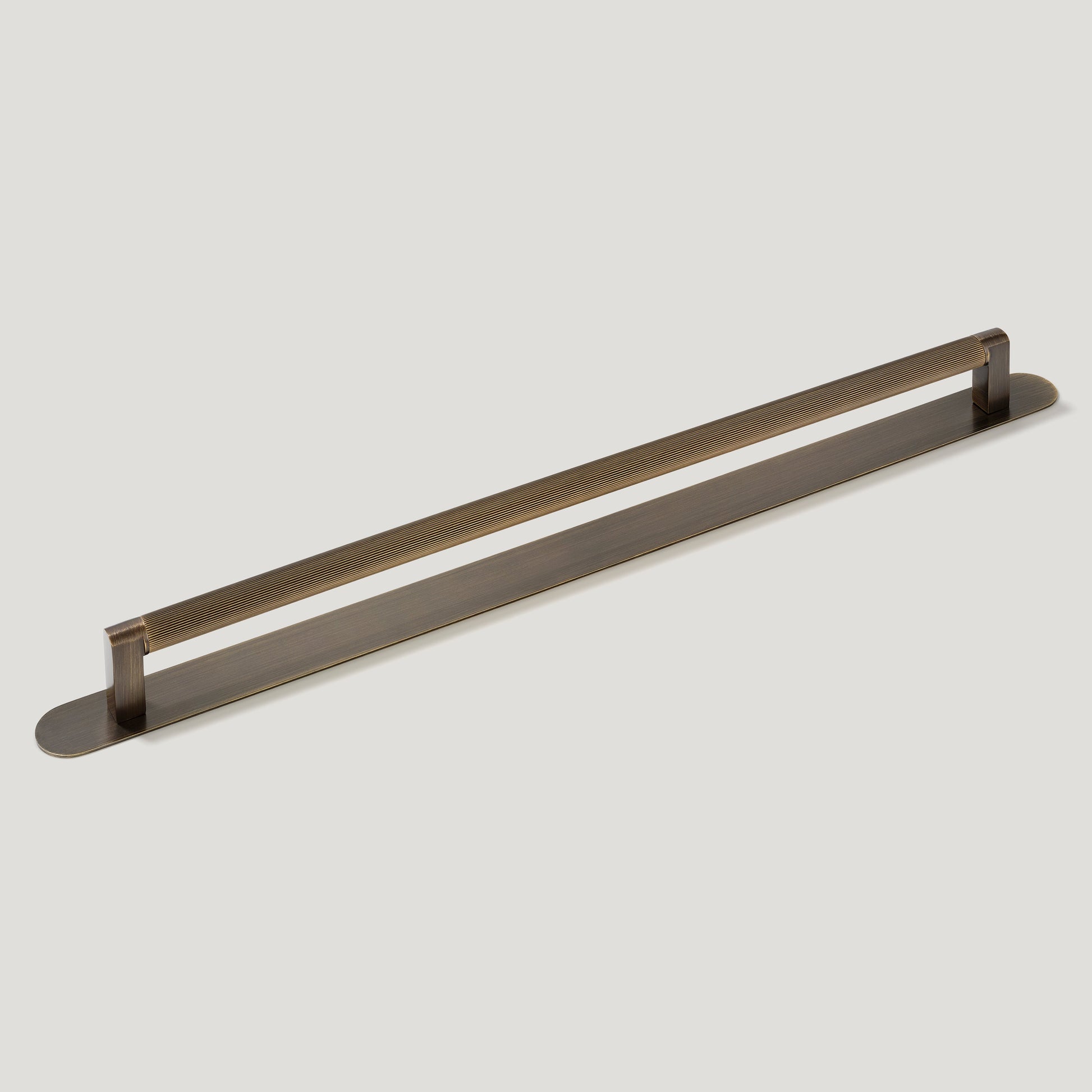 Plank Hardware Cabinetry BECKER Heavyweight 470mm D Bar Handle - Antique Brass