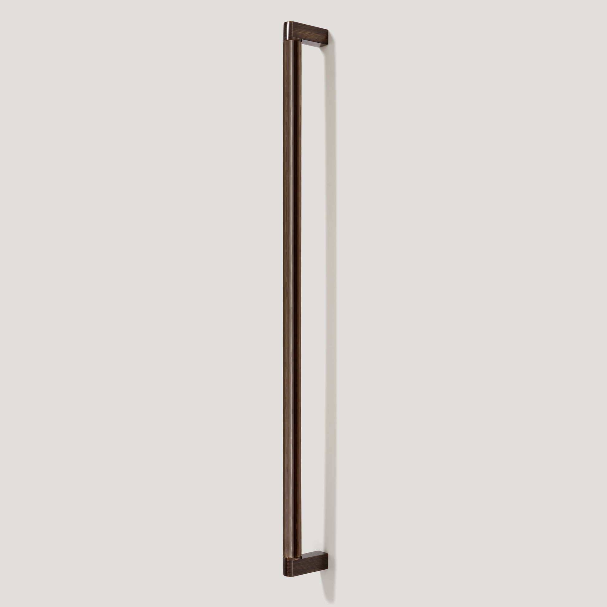 Plank Hardware Cabinetry BECKER Heavyweight 470mm D Bar Handle - Antique Brass