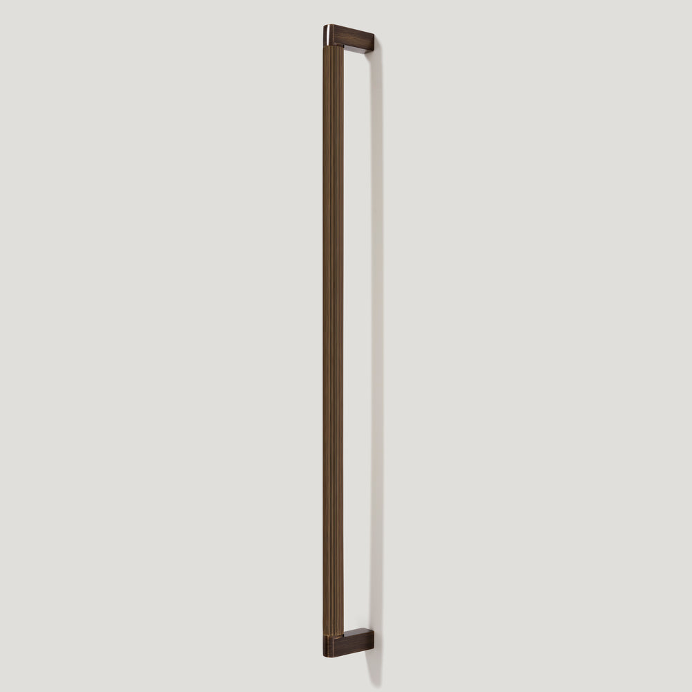 BECKER Heavyweight 470mm D Bar Handle - Antique Brass