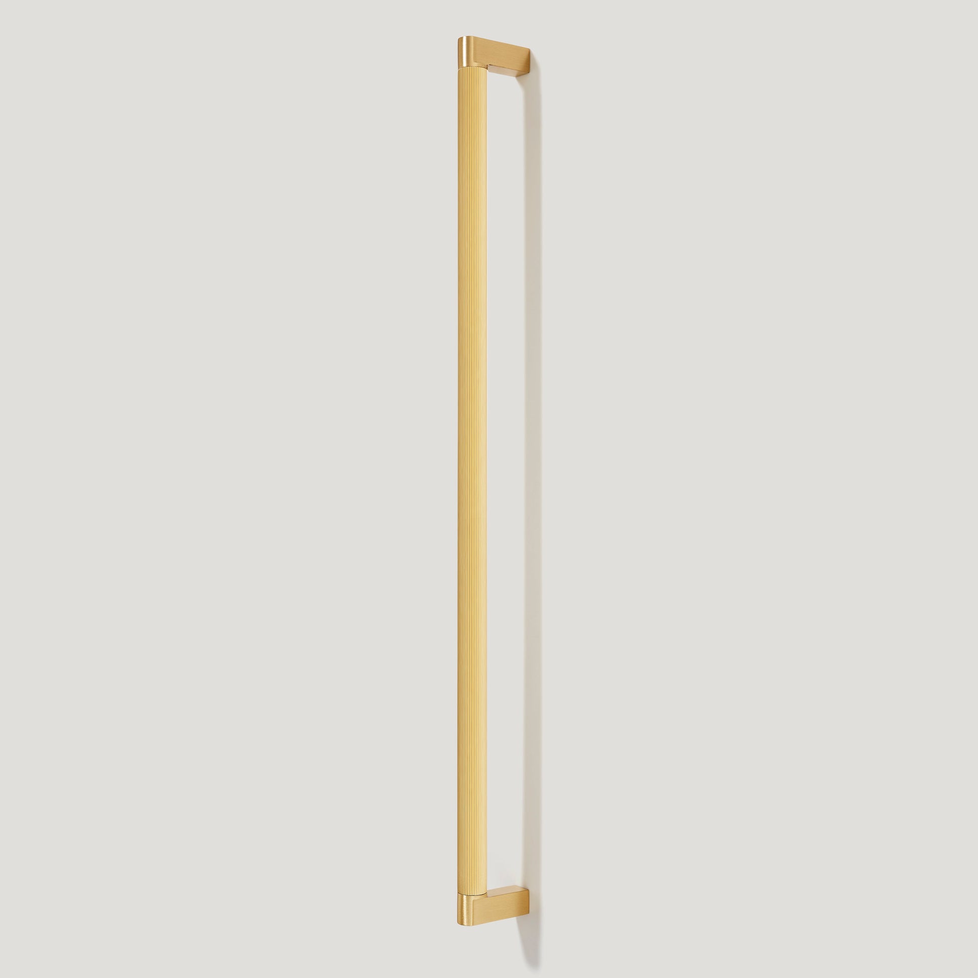 Plank Hardware Cabinetry BECKER Heavyweight 470mm D Bar Handle - Brass