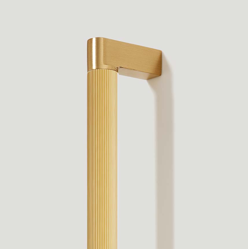 Plank Hardware Cabinetry BECKER Heavyweight Long Handle - Brass