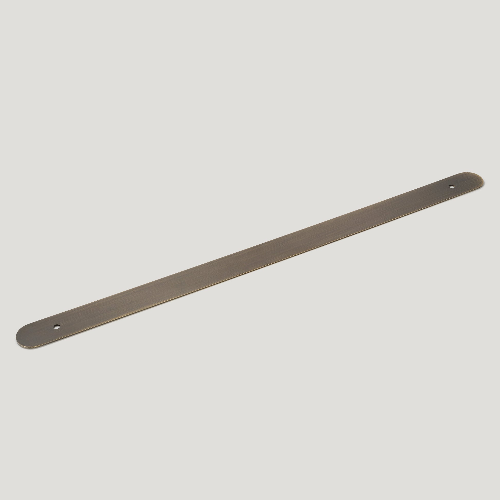 Plank Hardware Cabinetry COHEN 536mm Backplate - Antique Brass