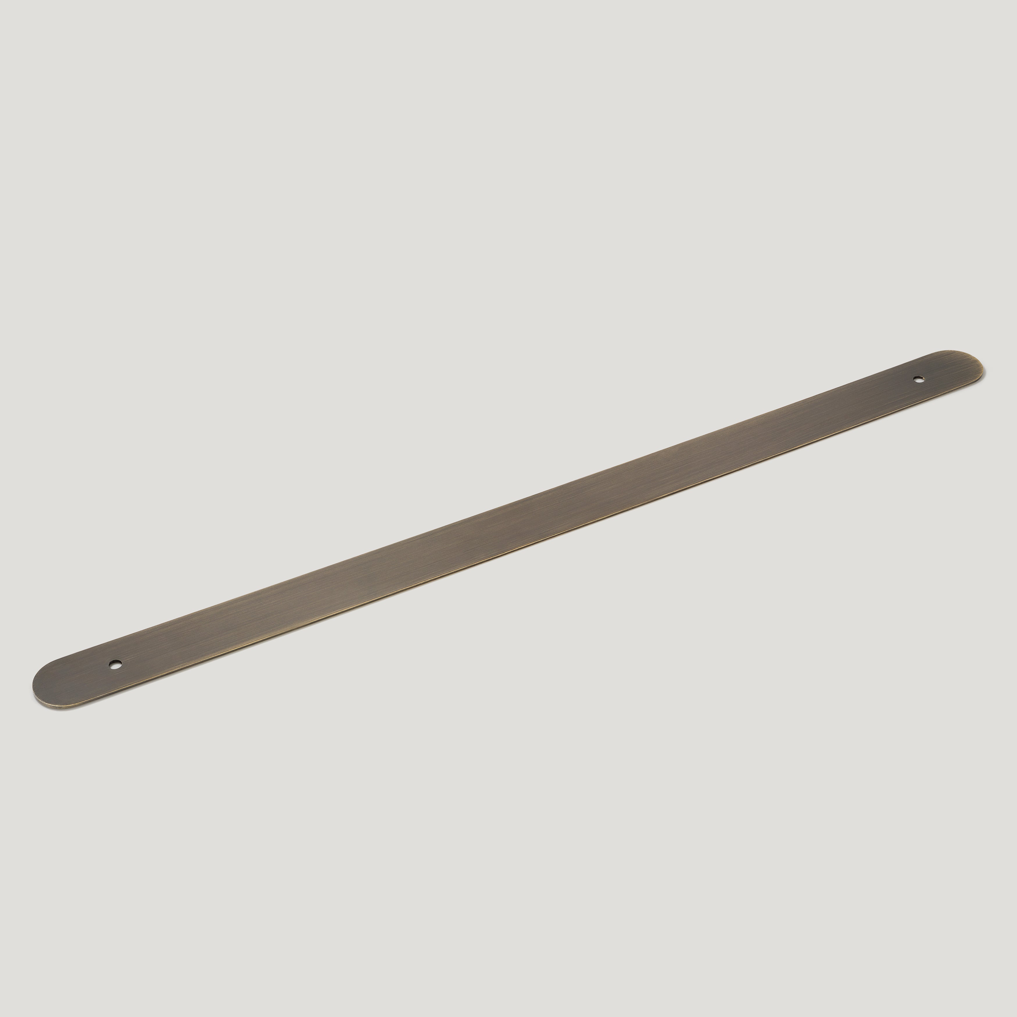 Plank Hardware Cabinetry COHEN 536mm Backplate - Antique Brass