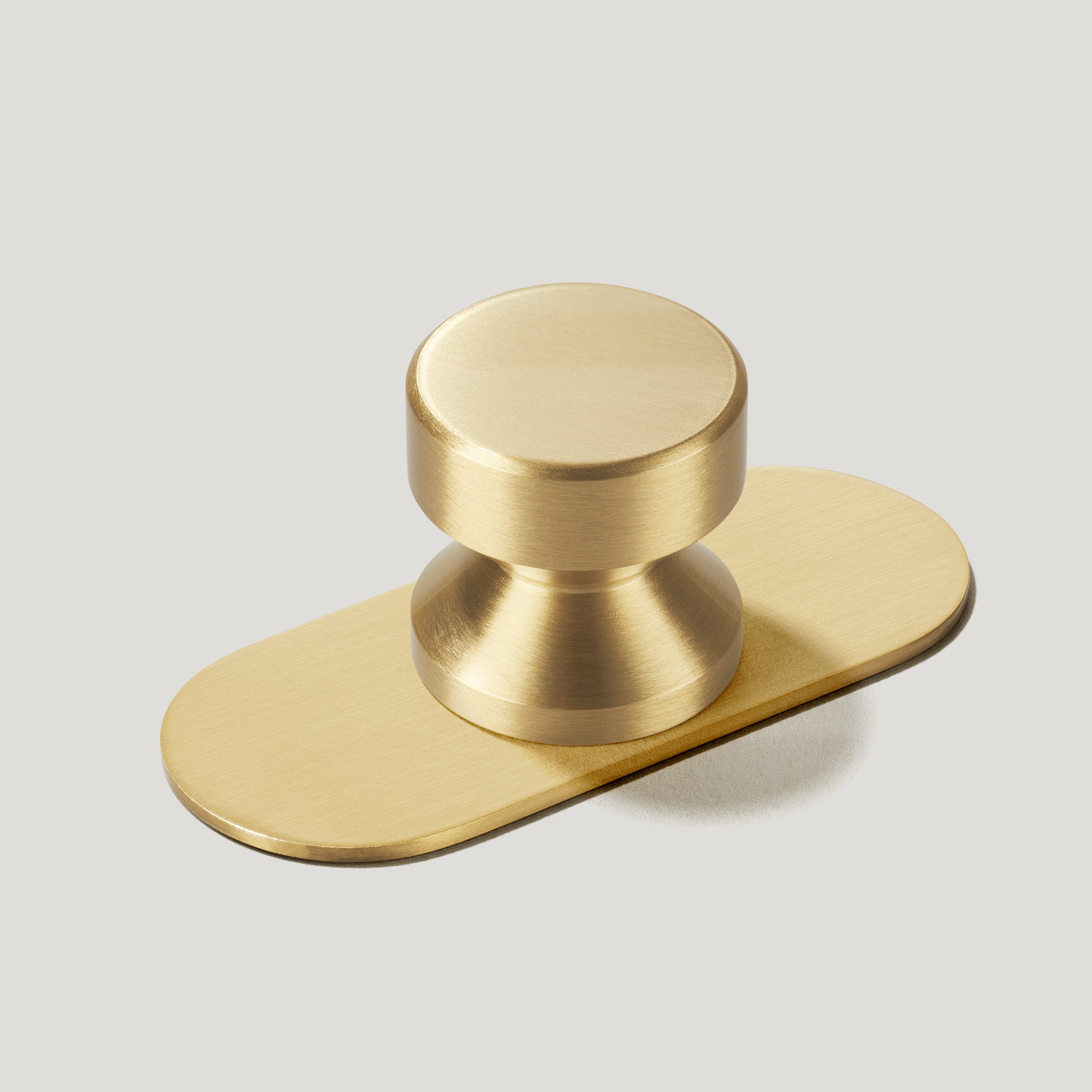 Plank Hardware Cabinetry Knob with Backplate FELIX Round Knob - Brass