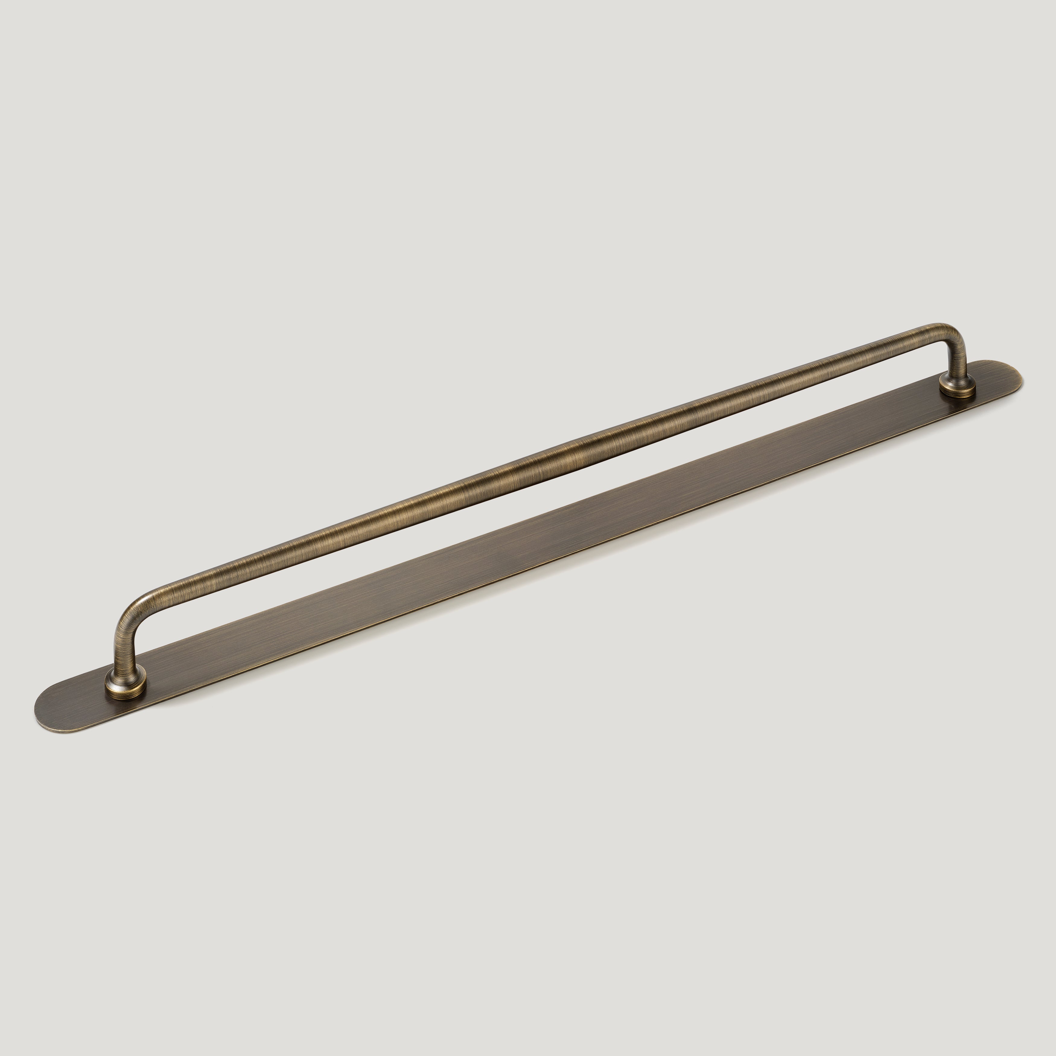 Plank Hardware Cabinetry GRAYSON 476mm Heavyweight Handle - Antique Brass