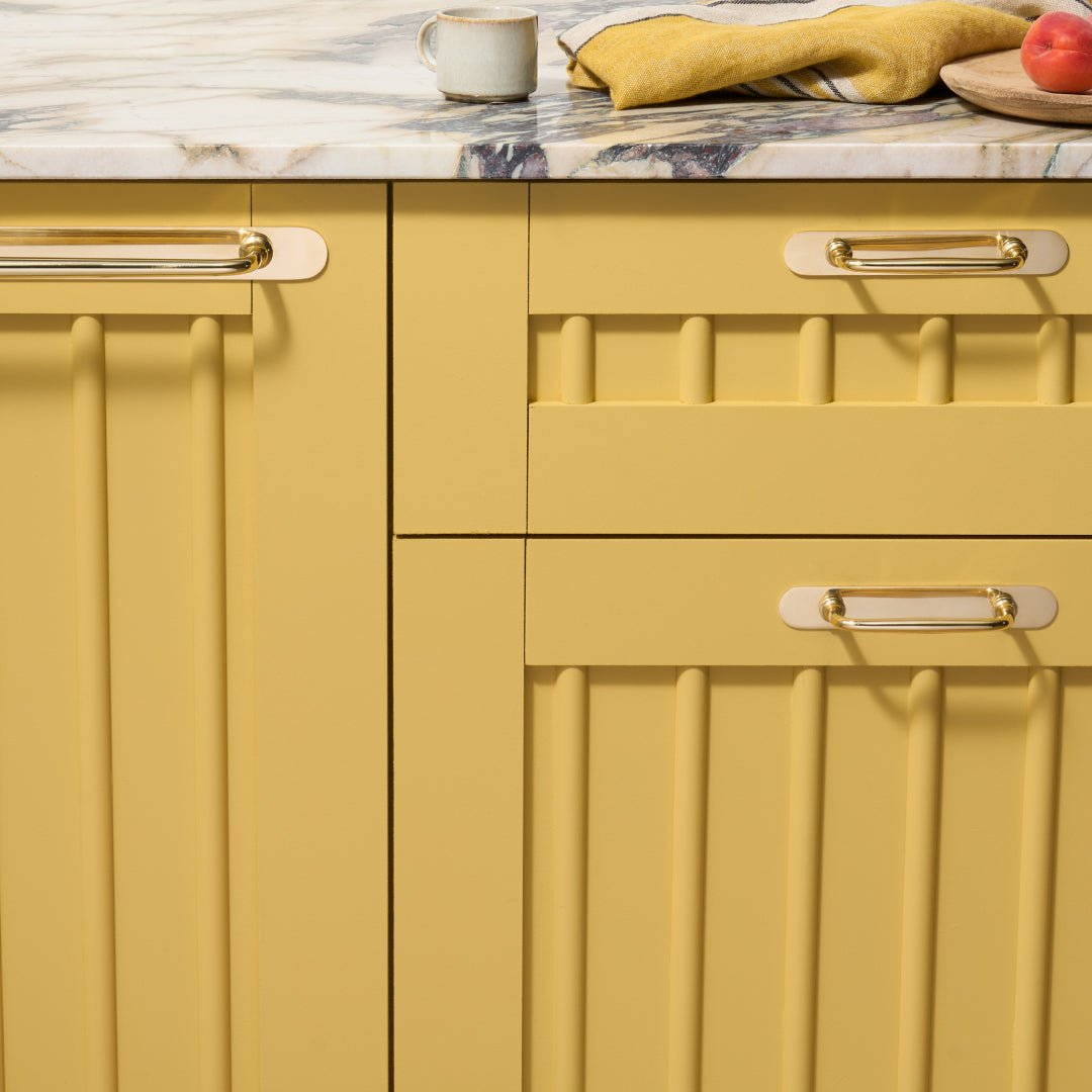 Plank Hardware Cabinetry GRAYSON Handle - Unlacquered Brass