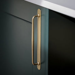 Plank Hardware Cabinetry GRAYSON Traditional D-Bar Handle - Aged Brass