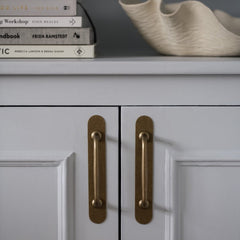 Plank Hardware Cabinetry GRAYSON Traditional D-Bar Handle - Aged Brass