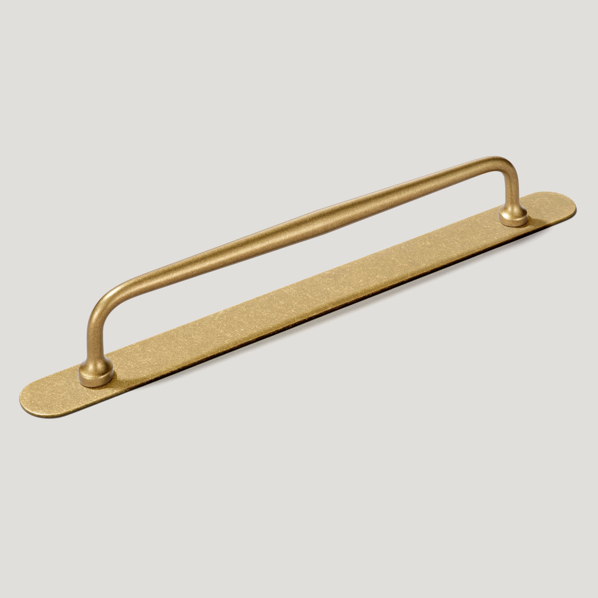 Plank Hardware Cabinetry 111mm (96mm CC) / Handle with Backplate GRAYSON Traditional D-Bar Handle - Aged Brass