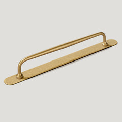 Plank Hardware Cabinetry 111mm (96mm CC) / Handle with Backplate GRAYSON Traditional D-Bar Handle - Aged Brass