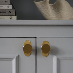 Plank Hardware Cabinetry HUDSON Shaker Knob - Brass