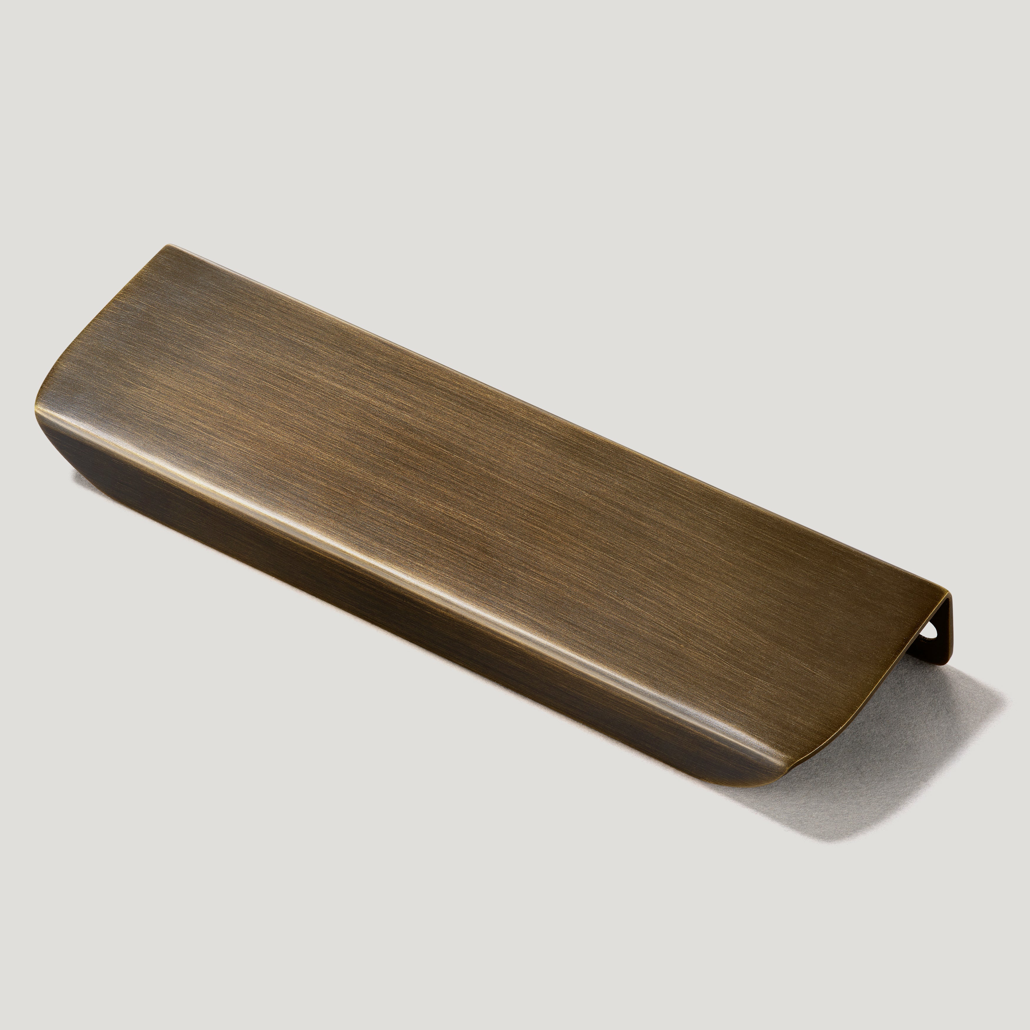 Plank Hardware Cabinetry JUDD Edge Pull - Antique Brass