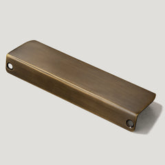 Plank Hardware Cabinetry JUDD Edge Pull - Antique Brass