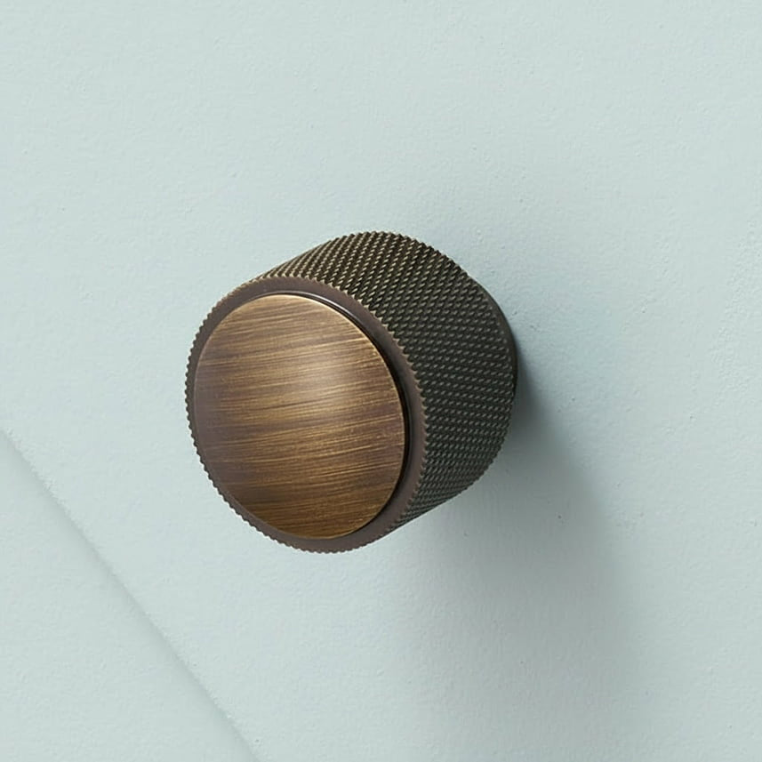 Plank Hardware Cabinetry KEPLER Knurled Knob - Antique Brass