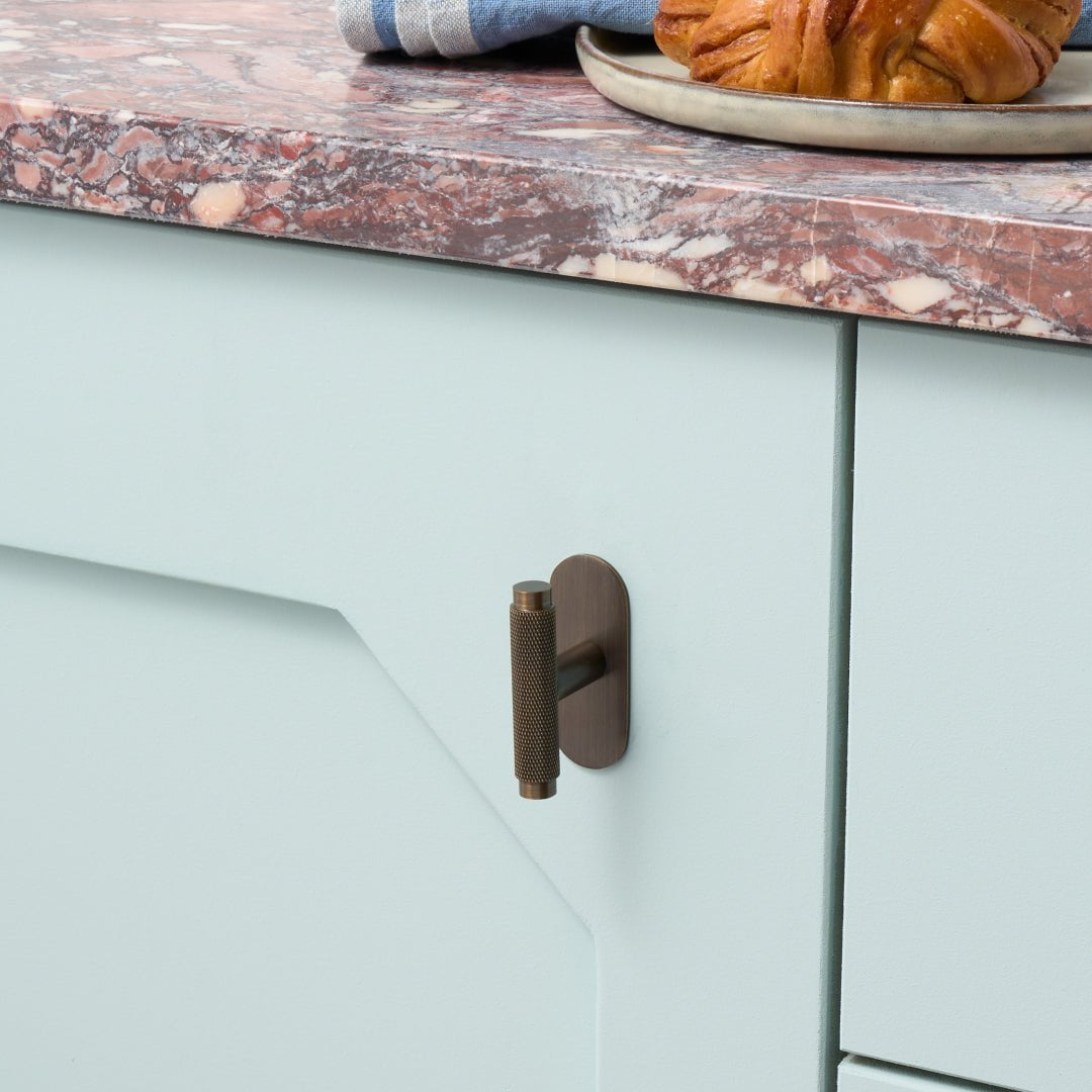Plank Hardware Cabinetry KEPLER Knurled Single T Handle - Antique Brass