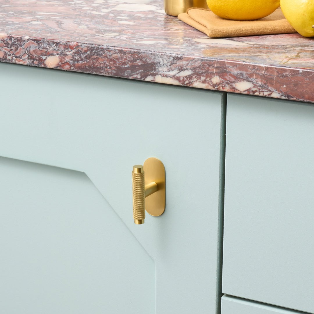 Plank Hardware Cabinetry KEPLER Knurled Single T Handle - Brass