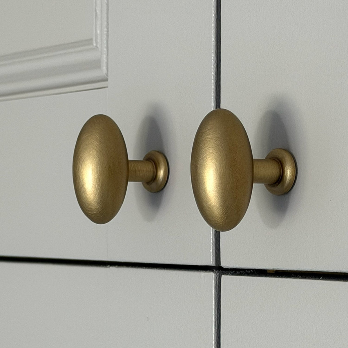 Plank Hardware Cabinetry PEYTON Oval Knob - Heirloom Brass