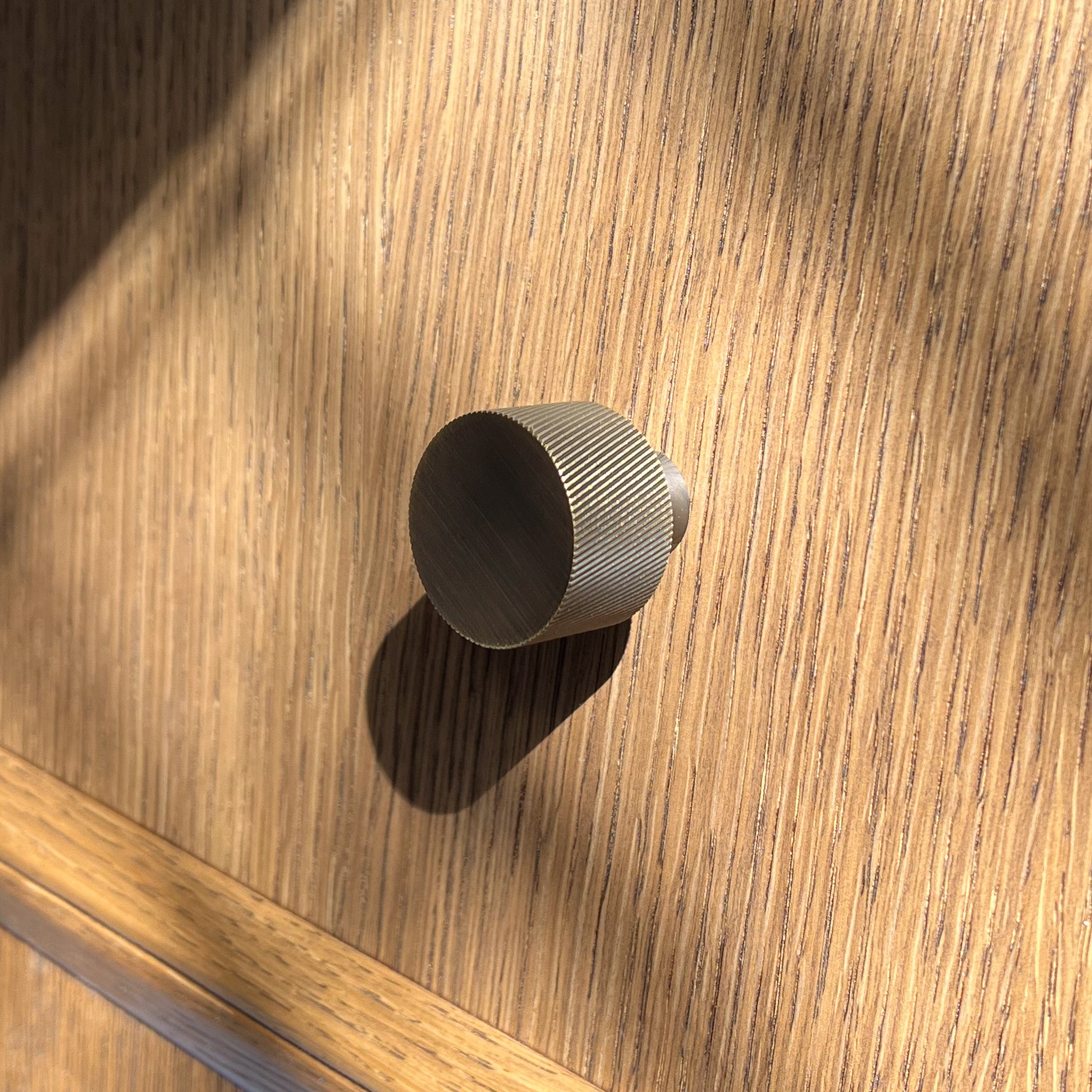 Plank Hardware Cabinetry SWIFT Swirled Knob - Antique Brass