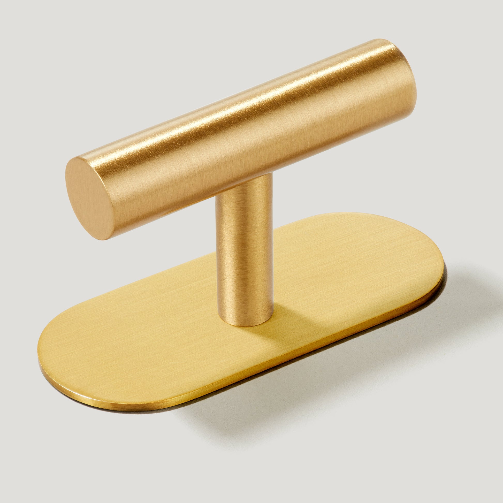 Plank Hardware Cabinetry Handle with Backplate WATT Single T Handle - Brass