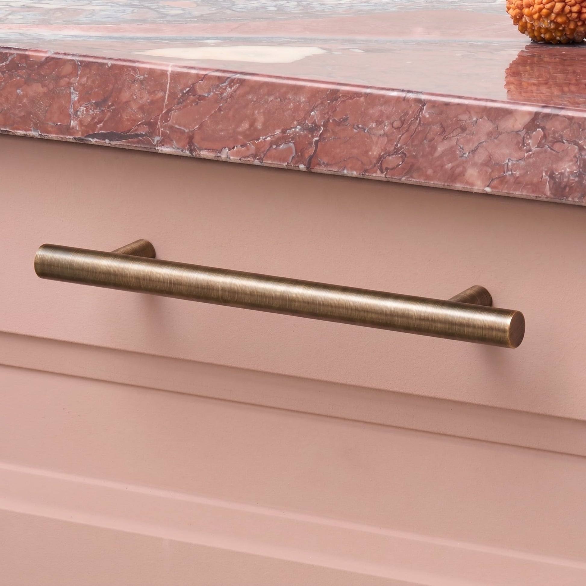 Plank Hardware Cabinetry WATT T-Bar Handle - Antique Brass