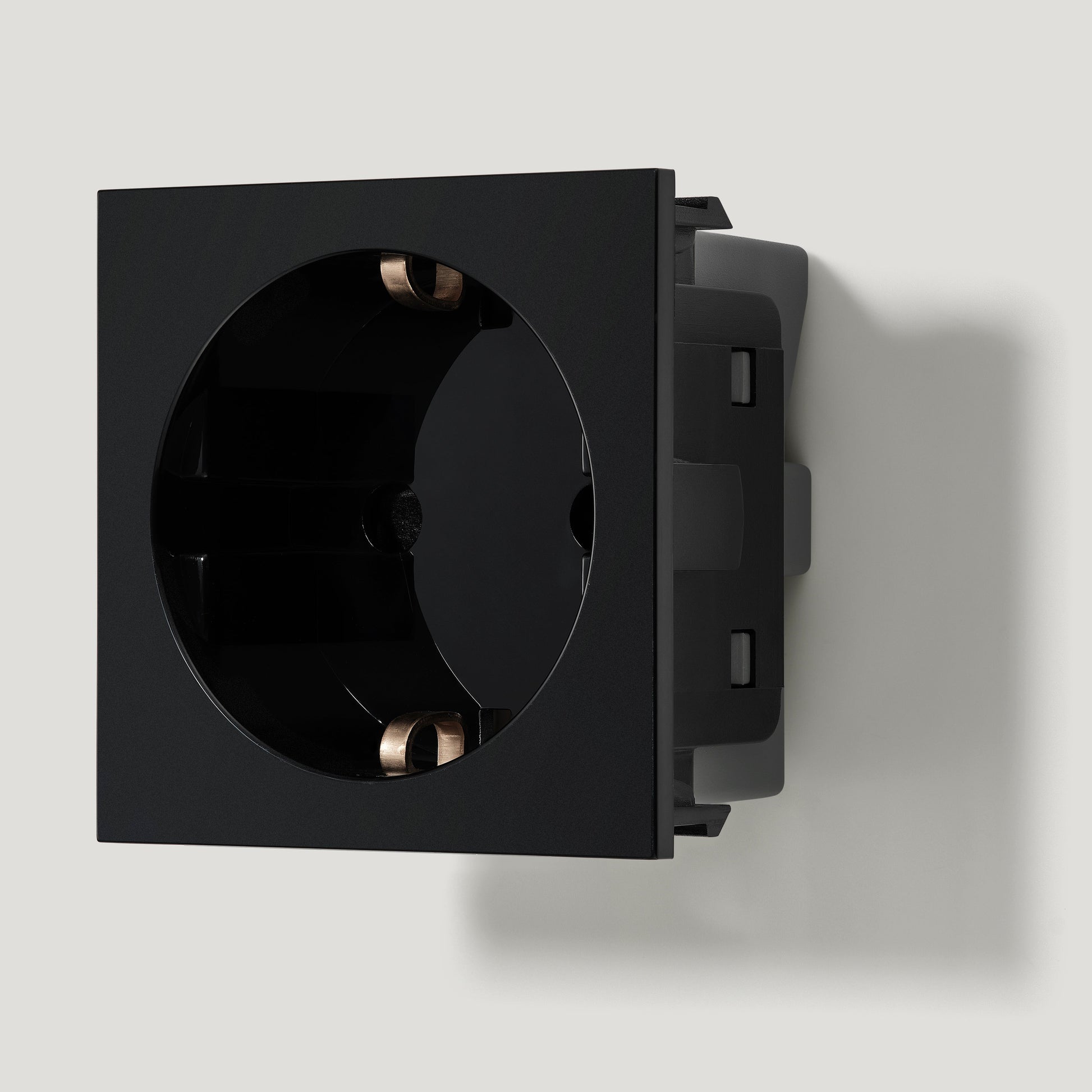 Plank Hardware Electric 1G Schuko Socket - Black