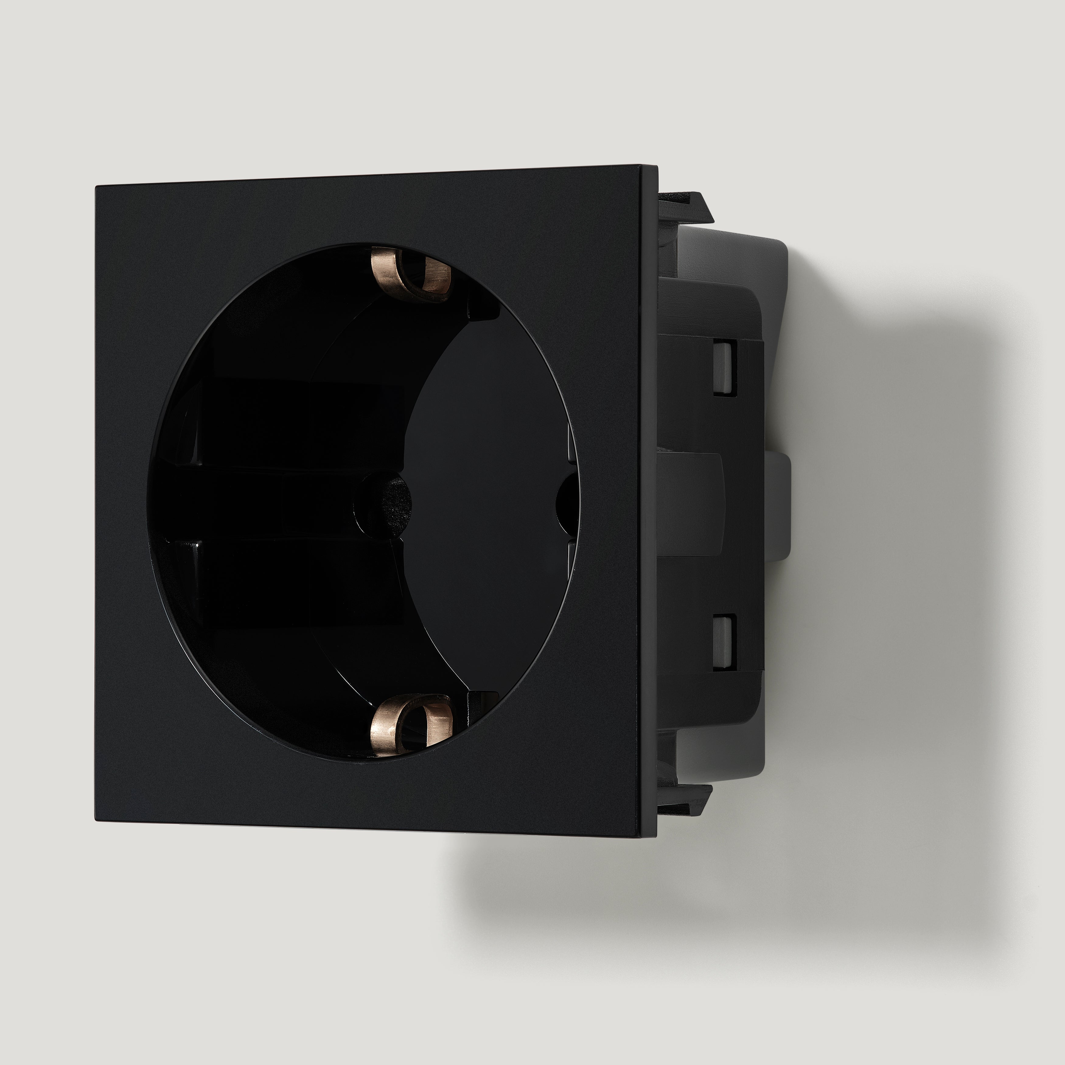 Plank Hardware Electric 1G Schuko Socket - Black
