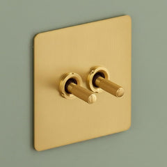 Plank Hardware Electric KEPLER 2G Two Way Knurled Toggle Light Switch - Brass