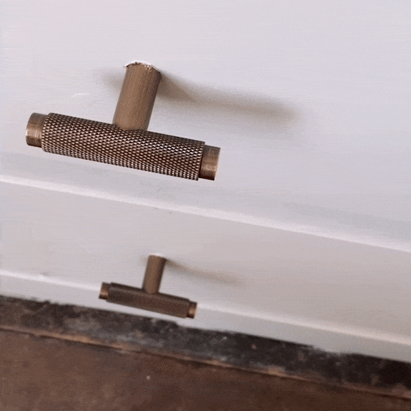 Plank Hardware Handles & Knobs KEPLER Knurled Single T Handle - Antique Brass