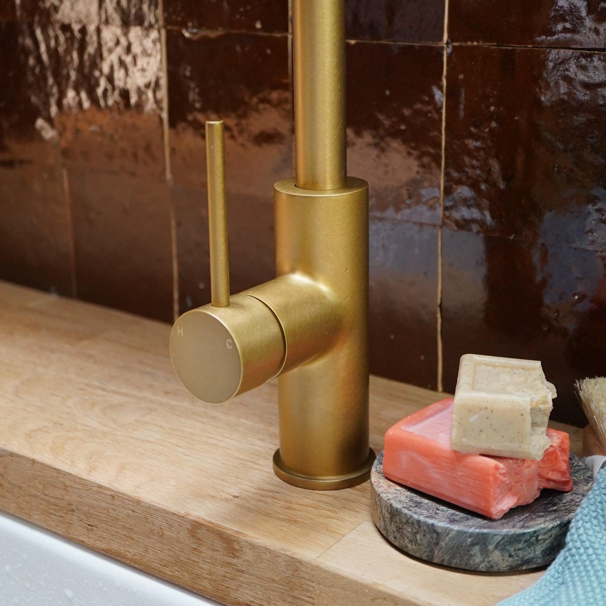 Plank Hardware Taps MORGAN Pull Out Tap - Heirloom Brass