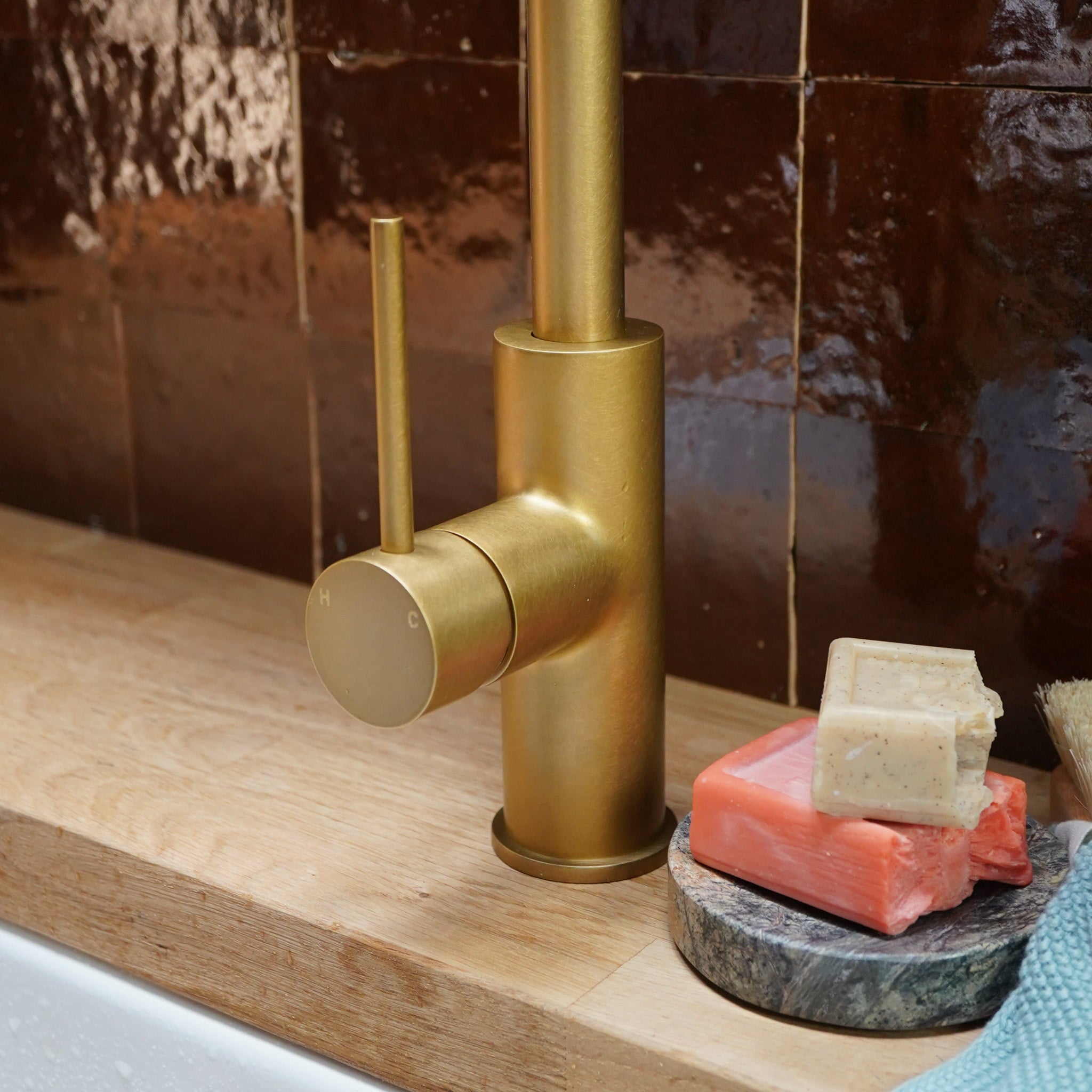 Plank Hardware Taps MORGAN Pull Out Tap - Heirloom Brass