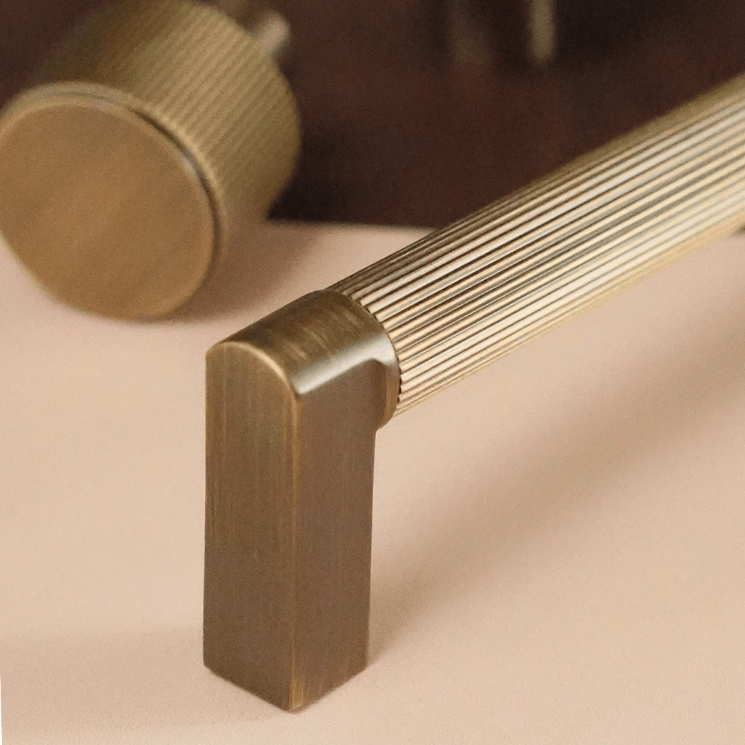 Plank Hardware Handles & Knobs BECKER Grooved D-Bar Handle - Antique Brass