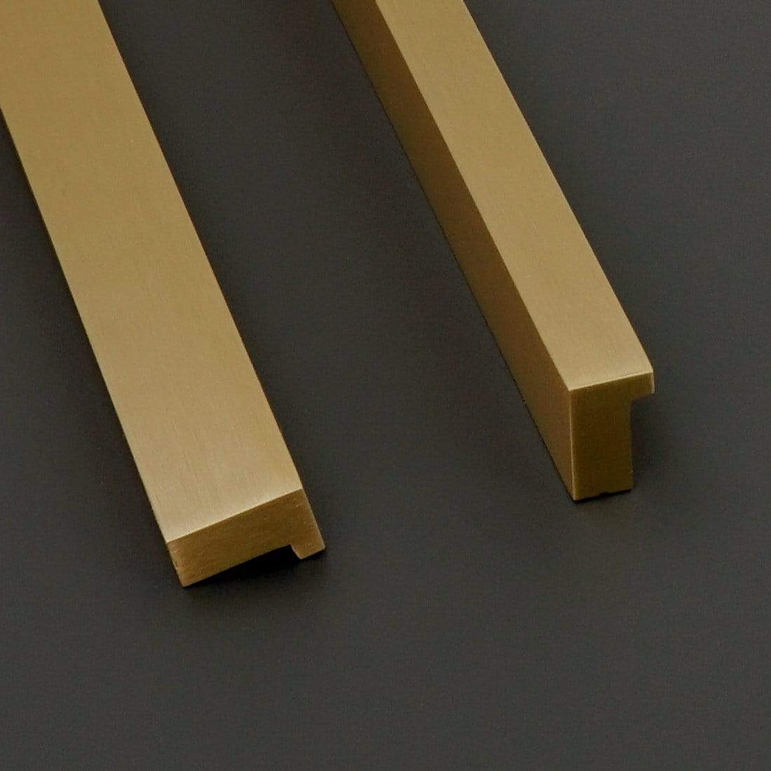 Plank Hardware Handles & Knobs BLAKE Minimalist Handle - Solid Brass