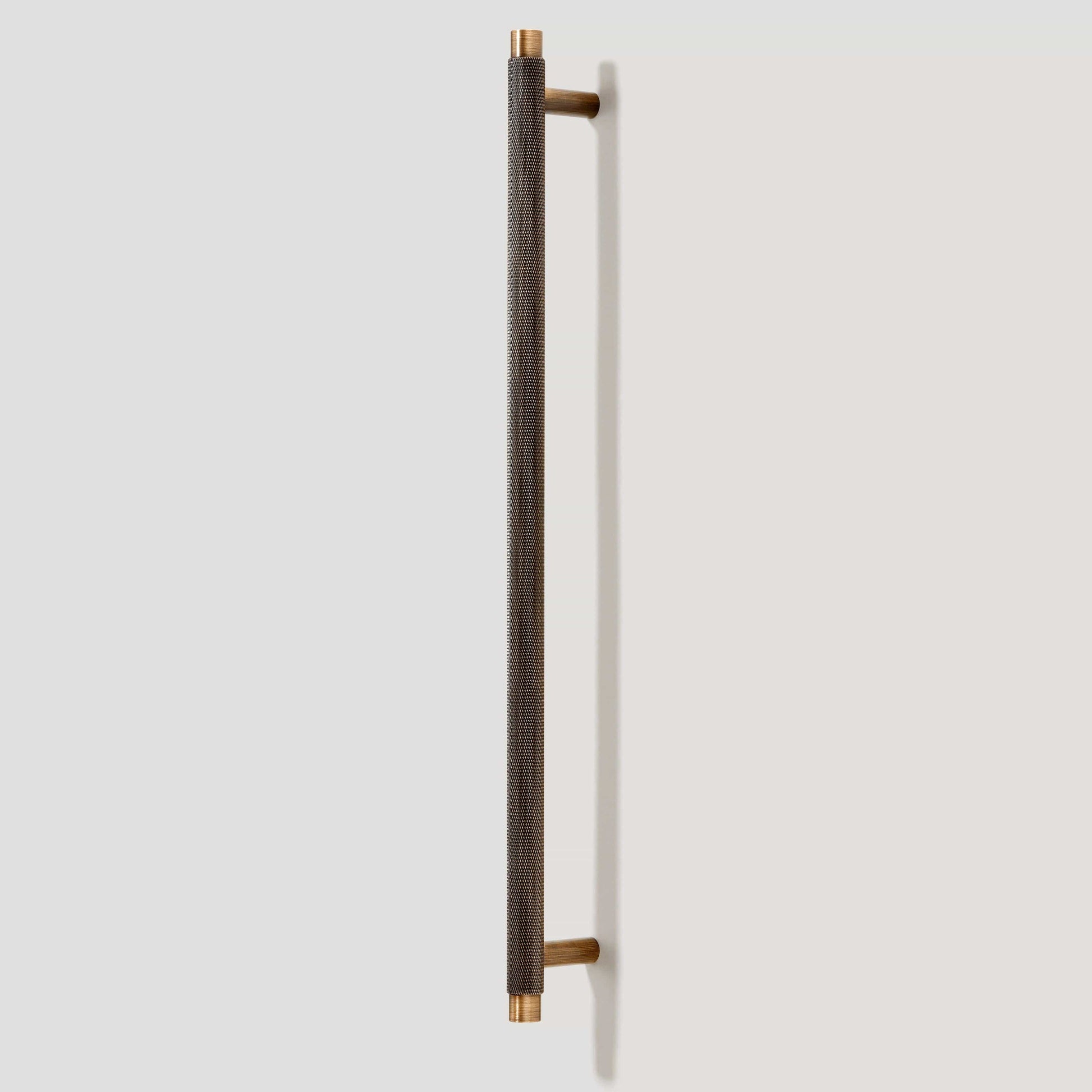 Plank Hardware Handles & Knobs KEPLER Heavyweight Knurled Handle - Antique Brass